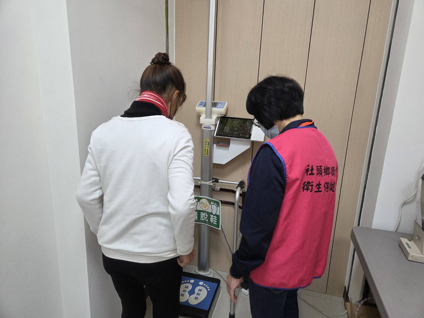 115年2月2日協助民眾門診測量血壓身高體重及填寫資料